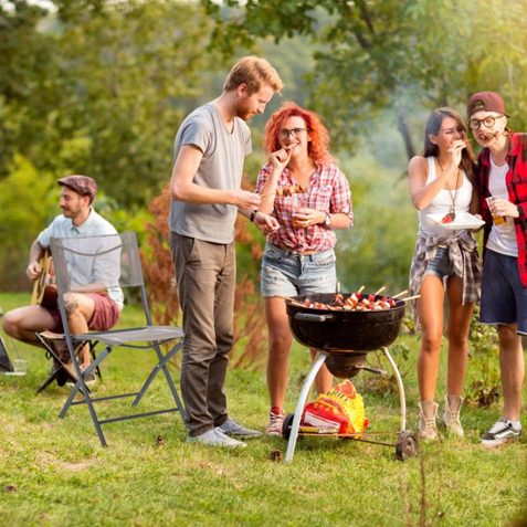 Beiger Campingstuhl mit 4 Beinen